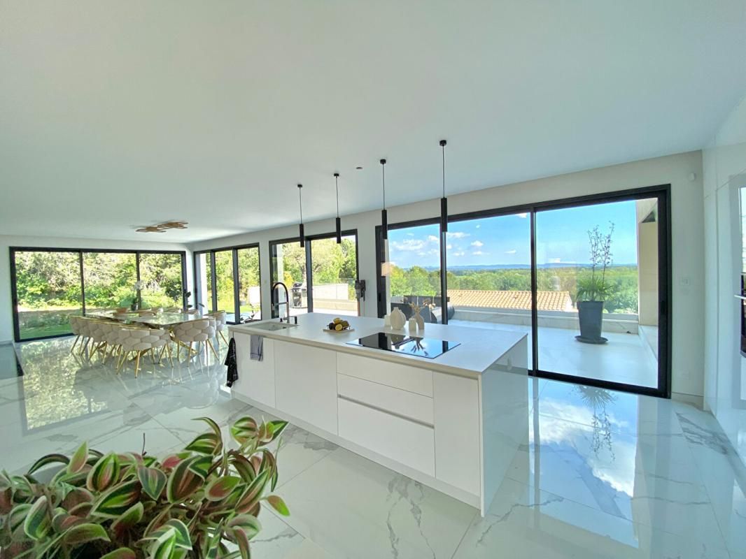 VILLENEUVE-LES-AVIGNON Villa d'exception avec vue panoramique, prestations haut de gamme 4