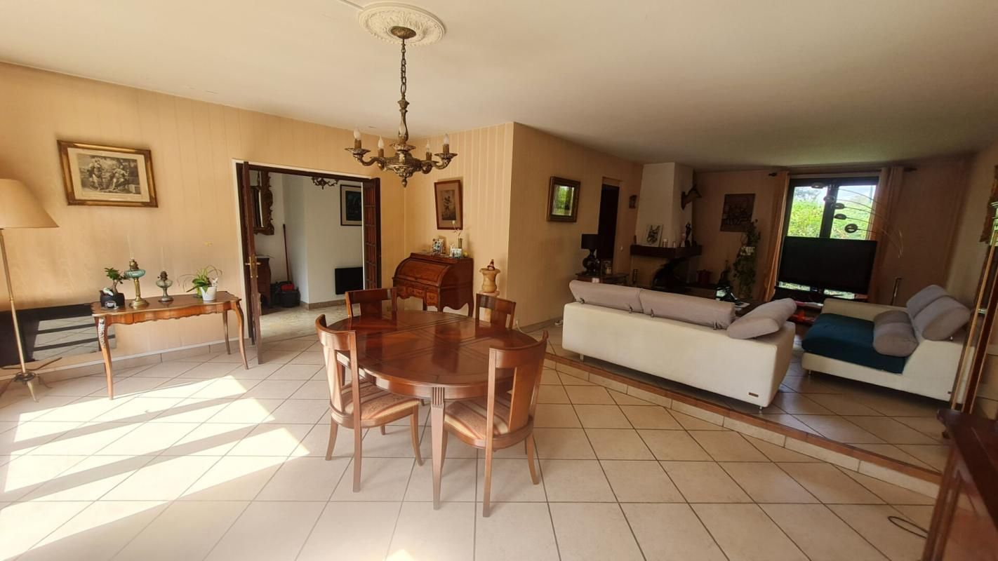 SAINT-OUEN-L'AUMONE Maison 10 pièces 4 chambres 201.48 m2 2