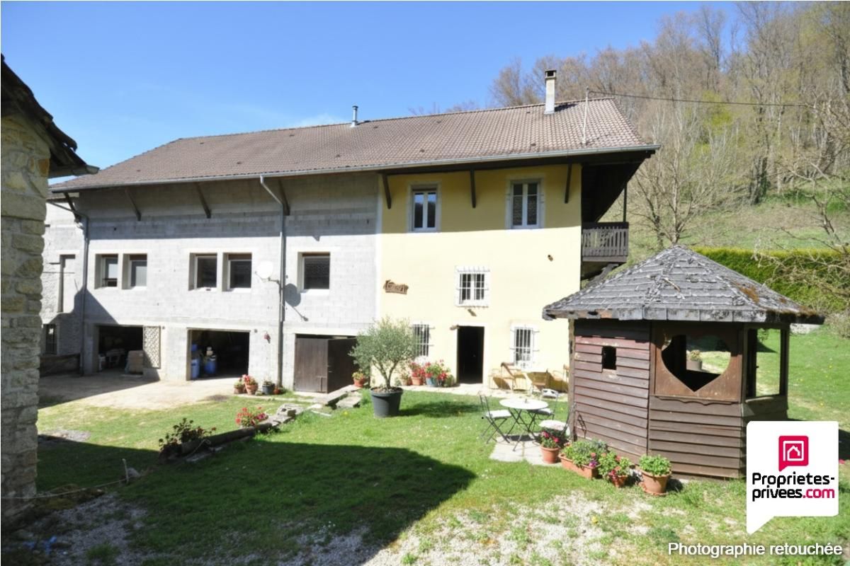 GLAY Maison et dépendance Glay 5 pièces 3 chambres  177 .1  m2. Ecuries  298.4 m² . Dépendances 792.44 m² 2