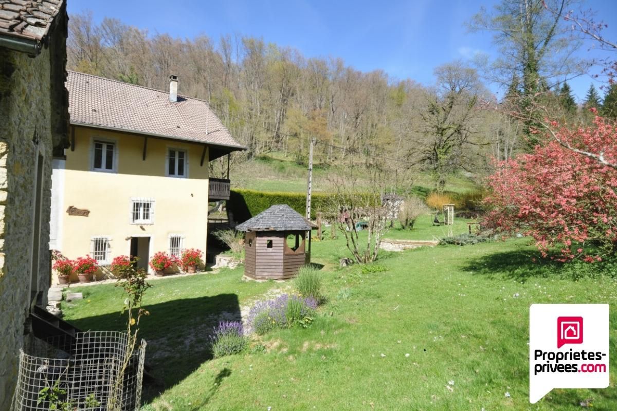 GLAY Maison et dépendance Glay 5 pièces 3 chambres  177 .1  m2. Ecuries  298.4 m² . Dépendances 792.44 m² 3