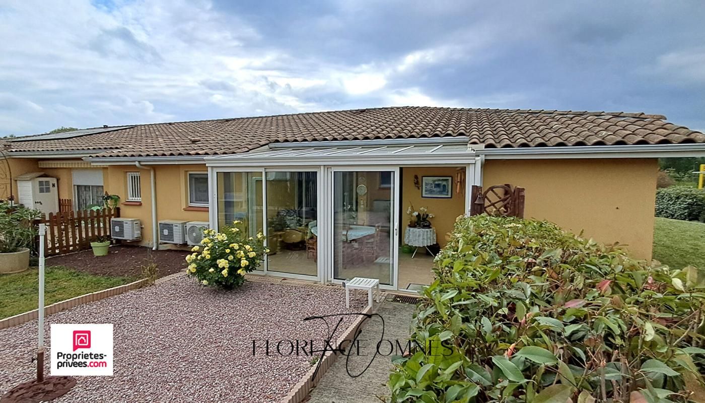 Maison T3 avec véranda, jardinet, parking et piscine ? Résidence senior sécurisée ? Villegly