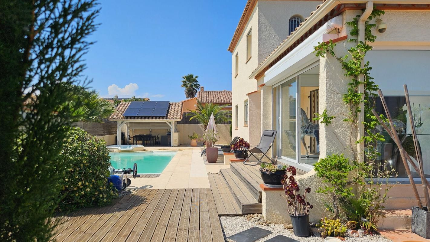 Maison 3 faces récente avec piscine, spa et garage