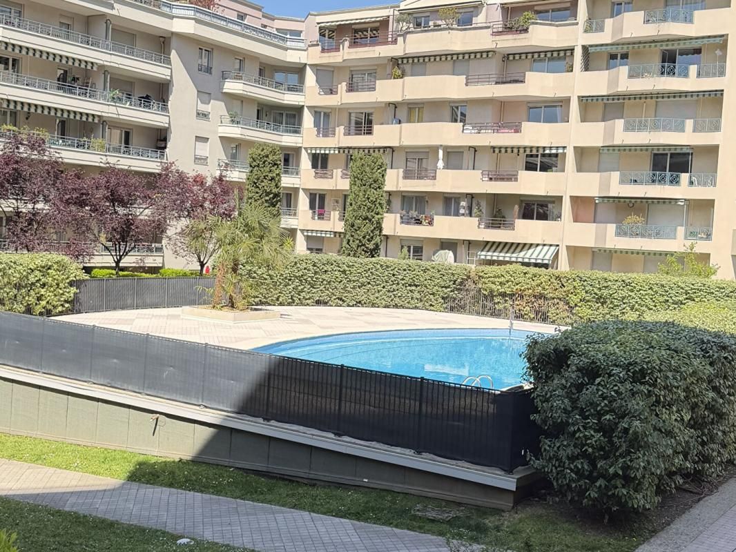 L'APPARTEMENT QUI FAIT LA DIFFÉRENCE ? TERRASSE, PISCINE, VOLUMES ? Lyon 3