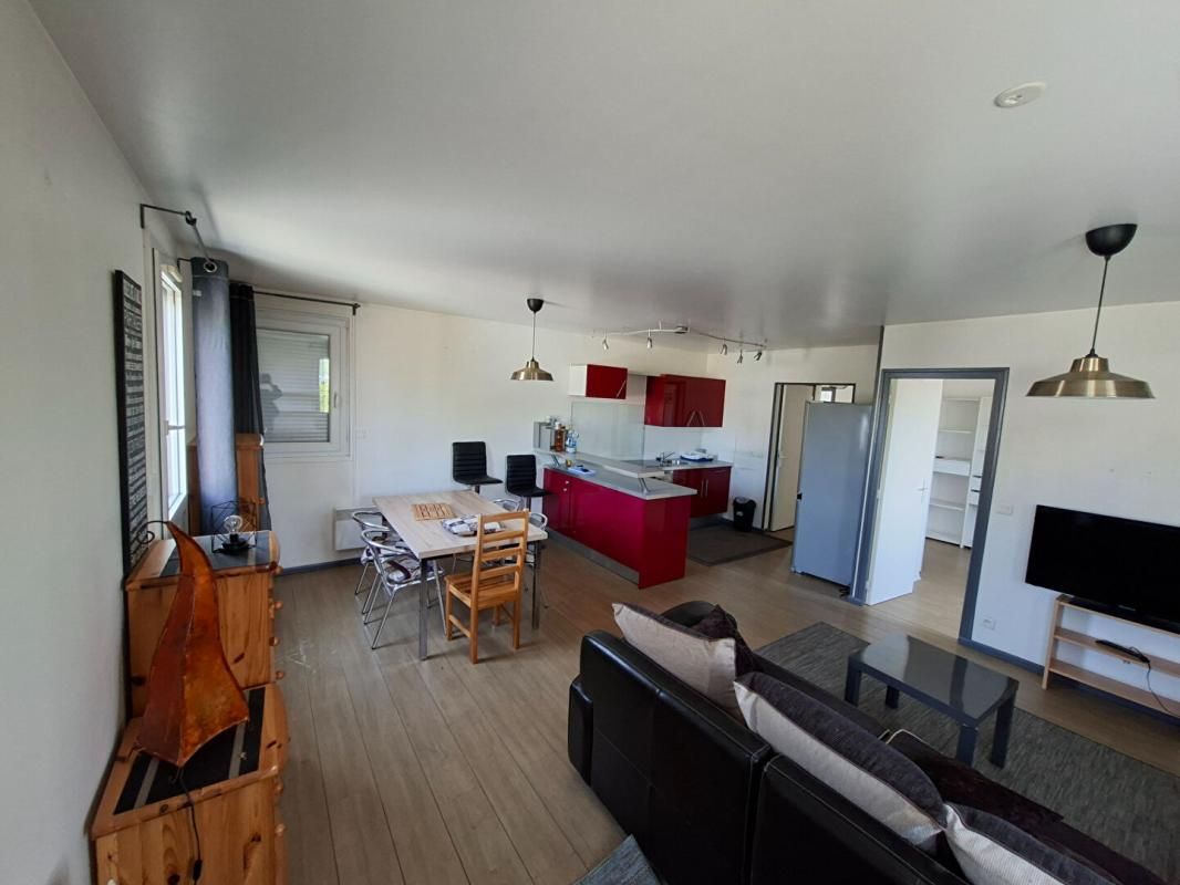 GRAND-COURONNE Appartement Grand Couronne 2 pièce(s) 53 m2 avec local commercial 2