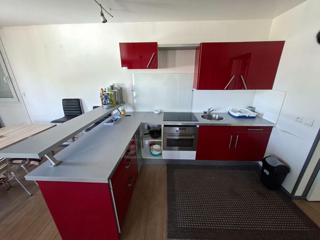 GRAND-COURONNE Appartement Grand Couronne 2 pièce(s) 53 m2 avec local commercial 3
