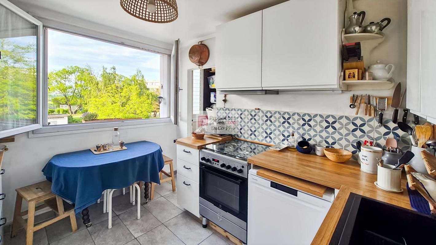 SAINT-CYR-L'ECOLE Appartement  4 pièces  bon état  67 m2  loggia  L'Epi d'Or à Saint Cyr L Ecole 4