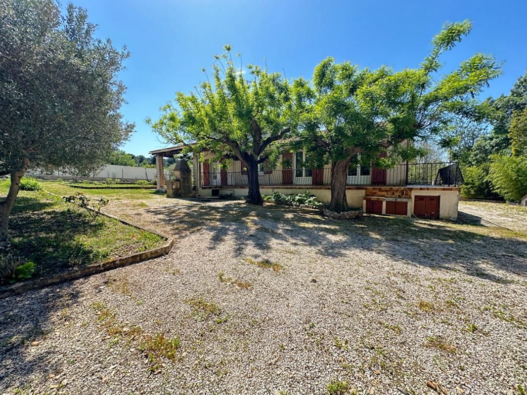 SAINT-VICTORET Maison T5 a louer a St Victoret avec un grand jardin 3