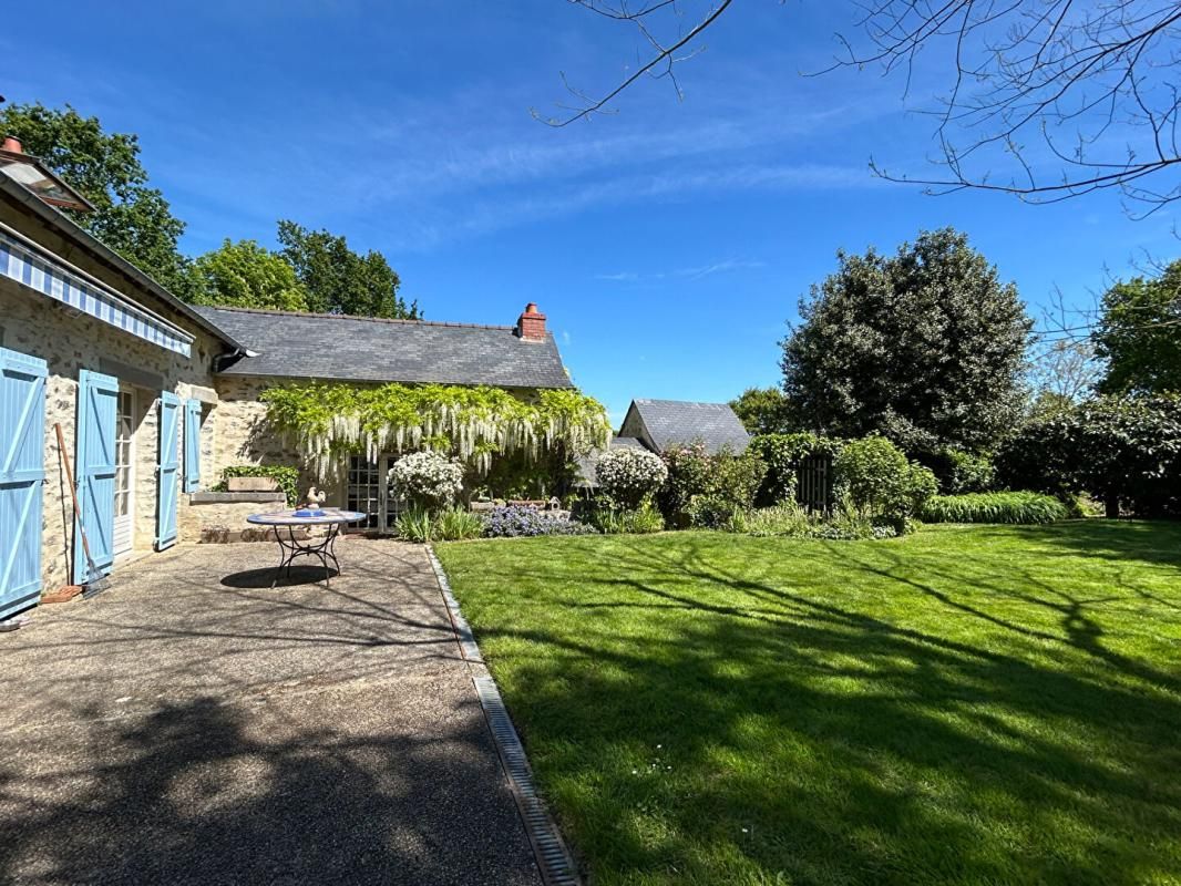 BOUERE Charme et authenticité pour cette maison  sur Bouère 1