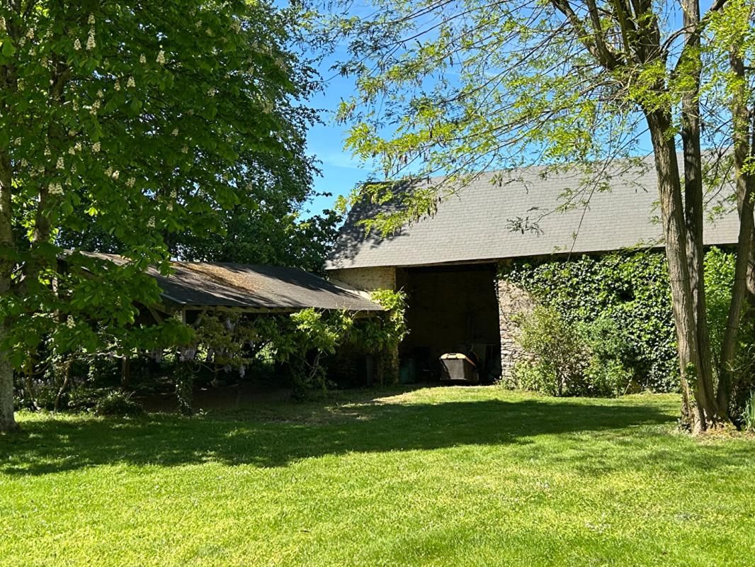 BOUERE Charme et authenticité pour cette maison  sur Bouère 2