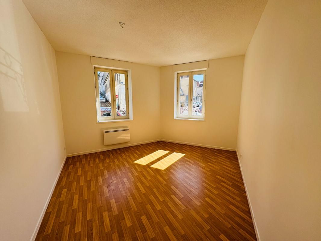 NEVERS Appartement de 60 m² rénové proche de la gare de Nevers 1