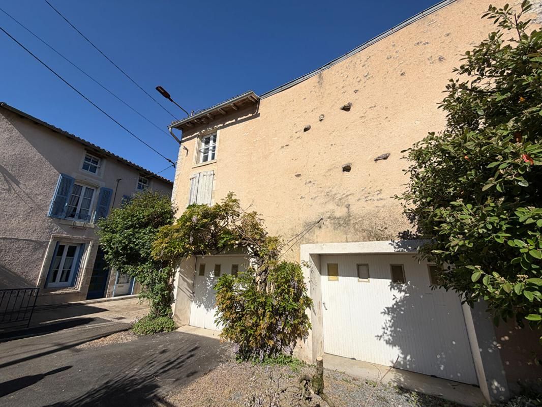 LA MOTHE-SAINT-HERAY Maison de village La Mothe St Heray 5 pièce(s) 118m2 2