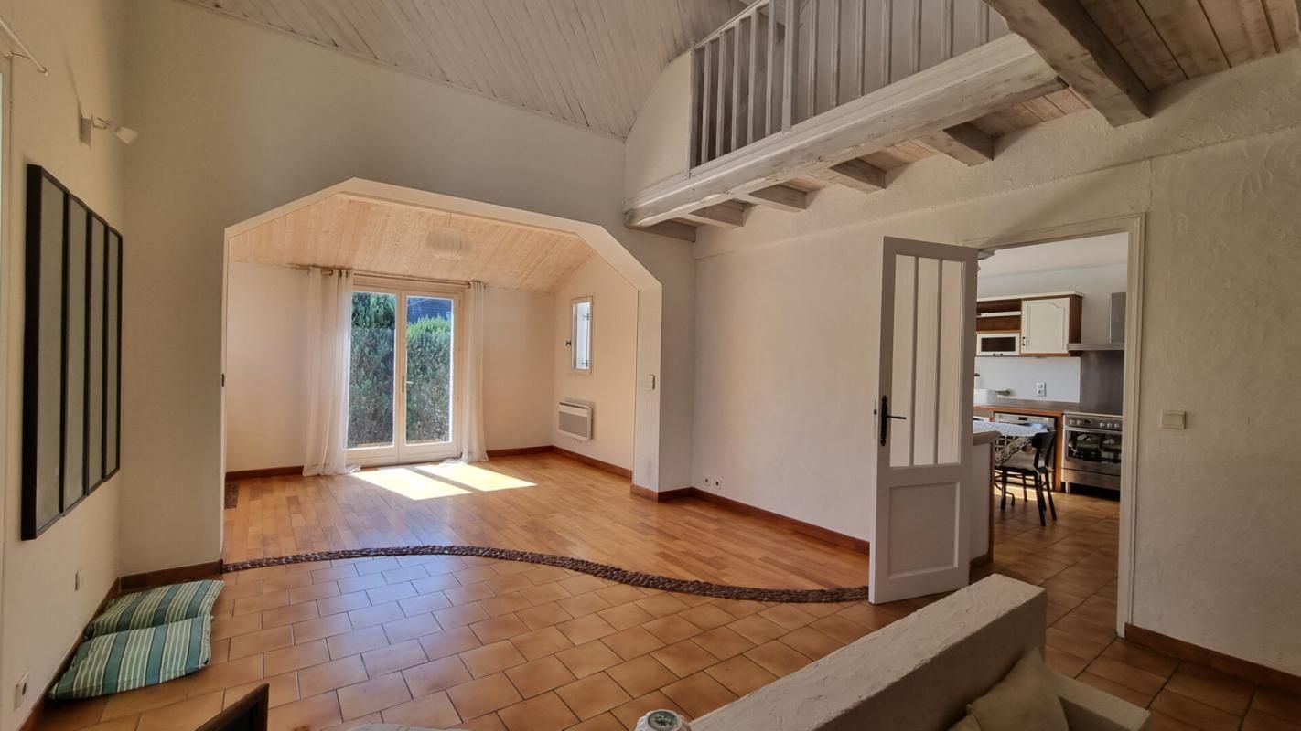 SAINTE-GENEVIEVE-DES-BOIS Maison Sainte Genevieve Des Bois 8 pièce(s) 156 m2 2