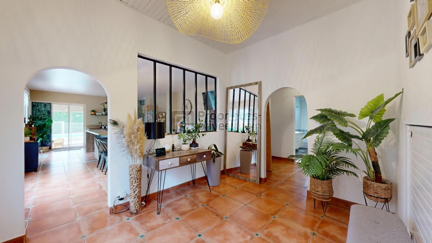 MONTJOIRE Maison MONTJOIRE 9 pièce(s) 260 m2 avec Piscine 4