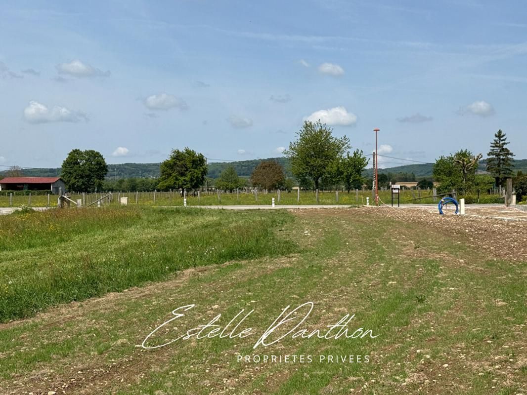 LONGECHENAL Terrain constructible viabilisé de 776 m2 à Longechenal 2