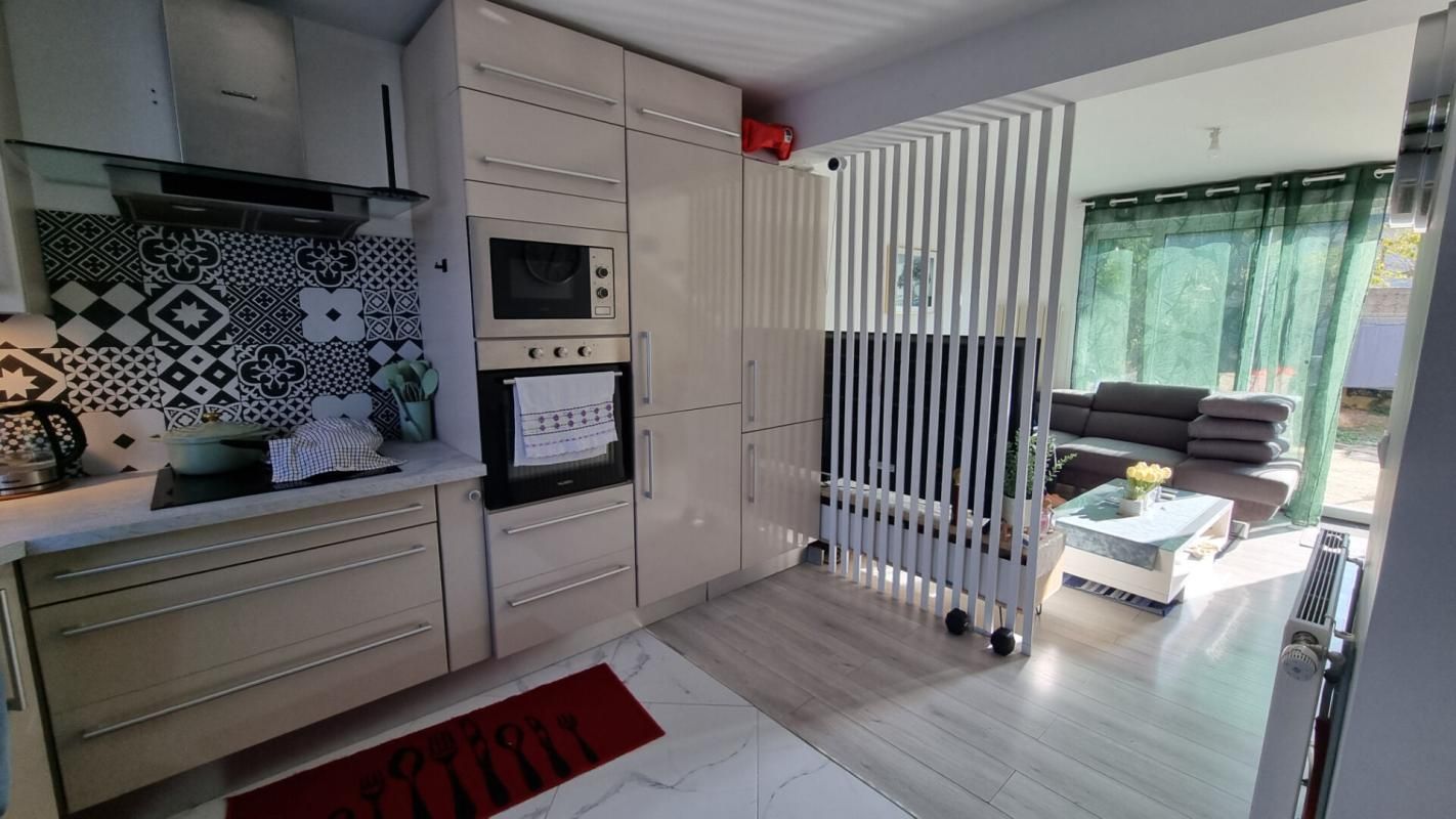 MORSANG-SUR-ORGE Maison Morsang Sur Orge 8 pièce(s) 140 m2 2