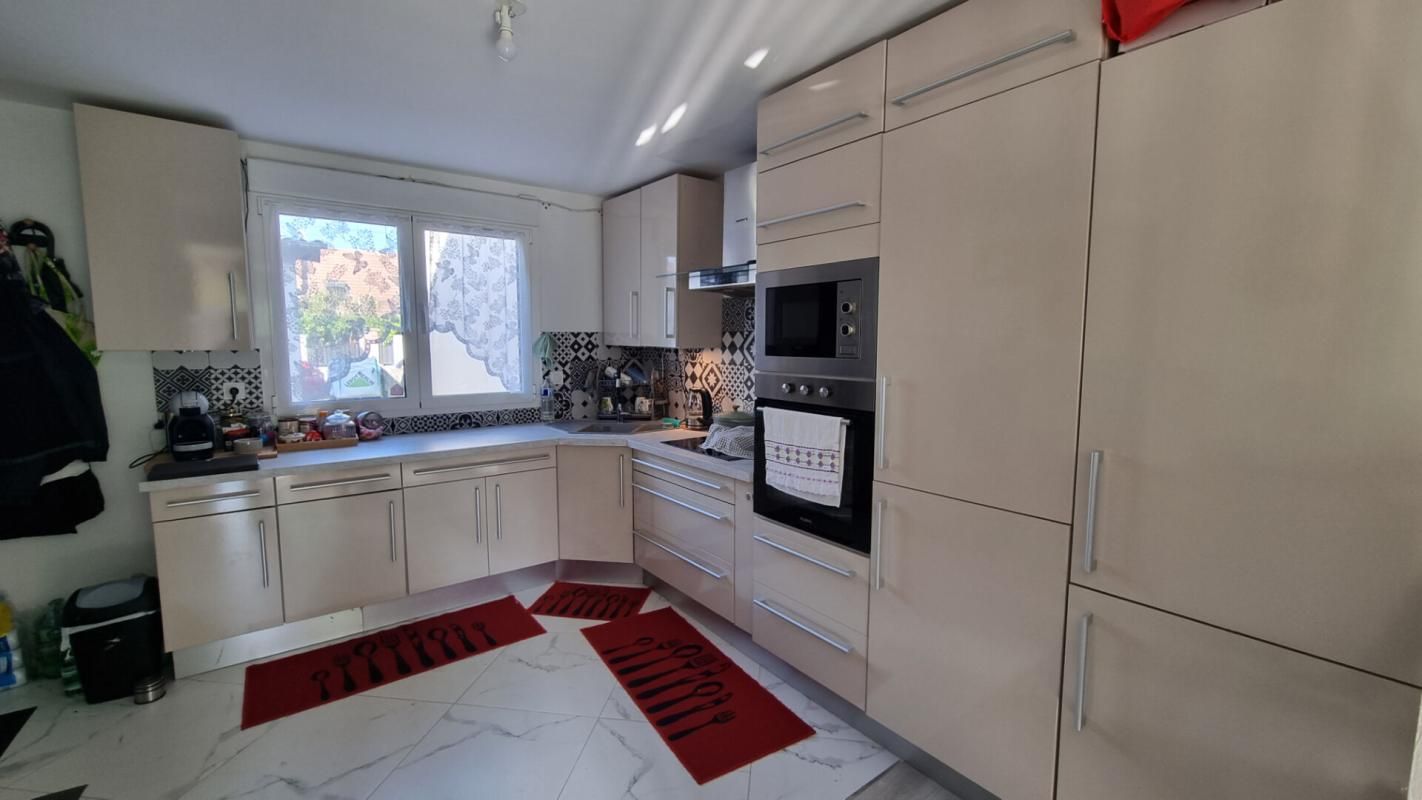 MORSANG-SUR-ORGE Maison Morsang Sur Orge 8 pièce(s) 140 m2 3