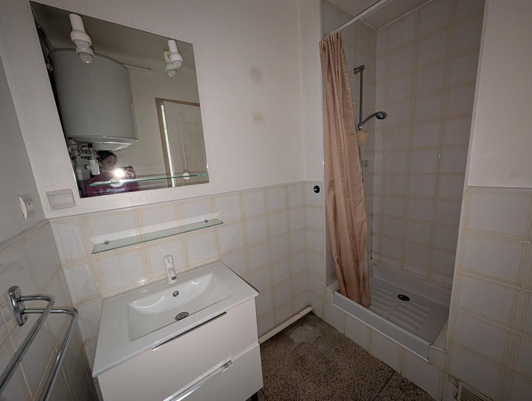 SALON-DE-PROVENCE À louer - T2 de 40 m² à Salon-de-Provence 3