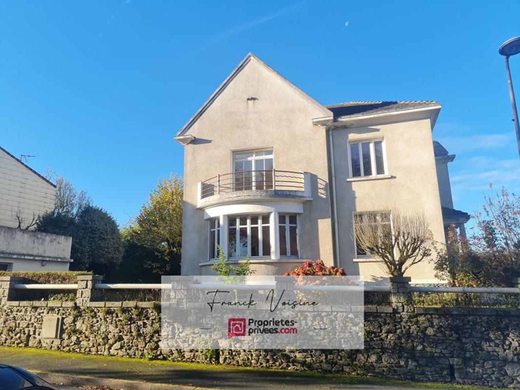 Maison de 212 m2 A VENDRE Les Herbiers  Centre Ville - 4 Chambres et un bureau sur un terrain de 1150 m2