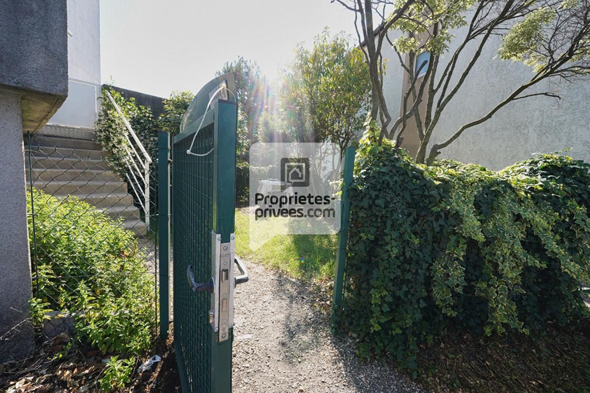 SEYSSINET-PARISET SEYSSINET PARISET T3 de 68m2 + Garage, Parkings & Cave 2