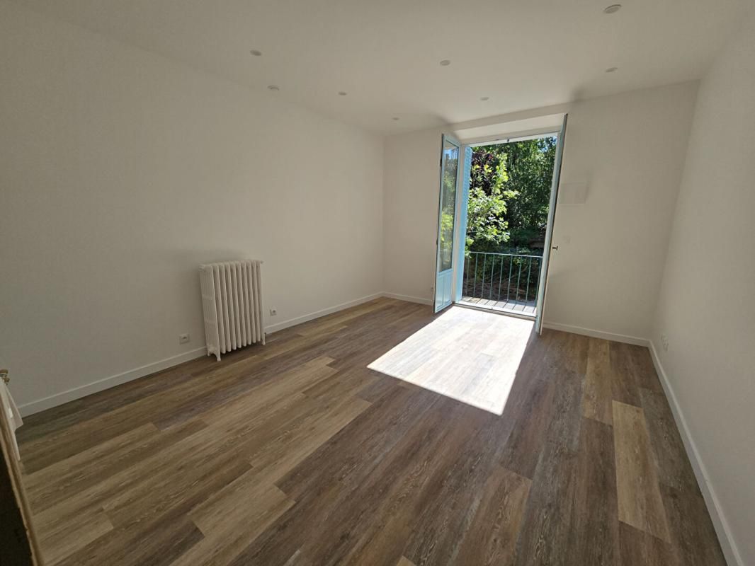 CORBEIL-ESSONNES Maison Corbeil Essonnes 11 pièce(s) 190 m2 3