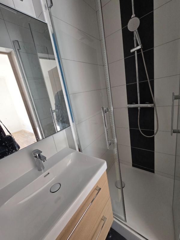 CORBEIL-ESSONNES Maison Corbeil Essonnes 11 pièce(s) 190 m2 4