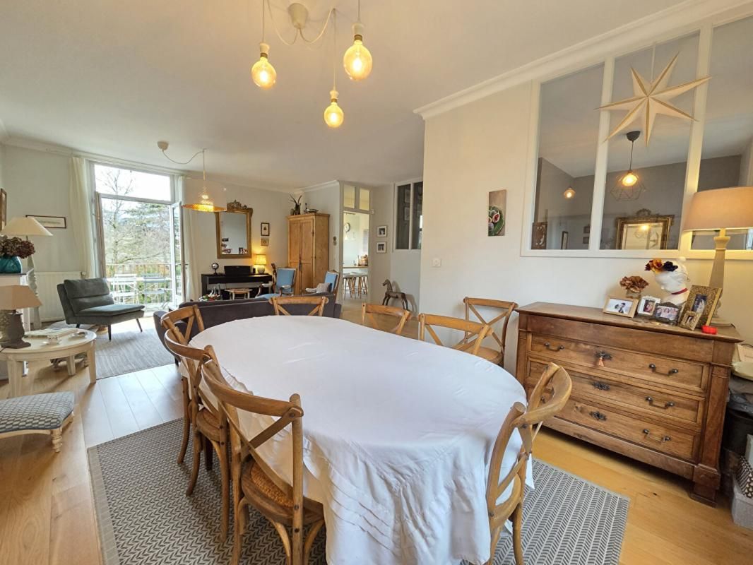 TASSIN-LA-DEMI-LUNE Maison Tassin La Demi Lune 7 pièce(s) 169 m2 2