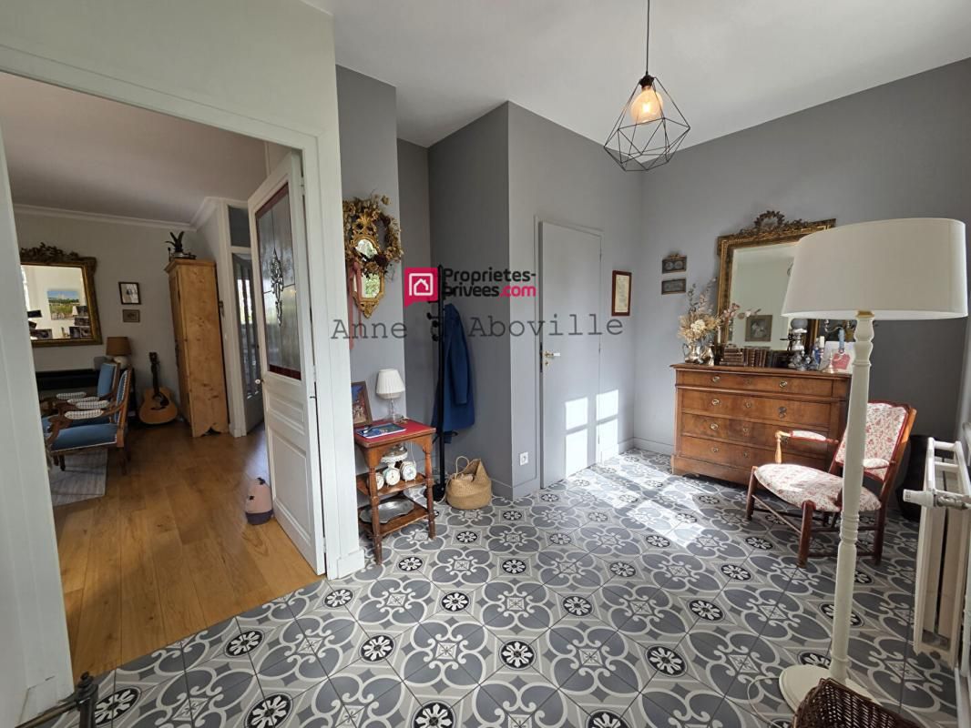 TASSIN-LA-DEMI-LUNE Maison Tassin La Demi Lune 7 pièce(s) 169 m2 4