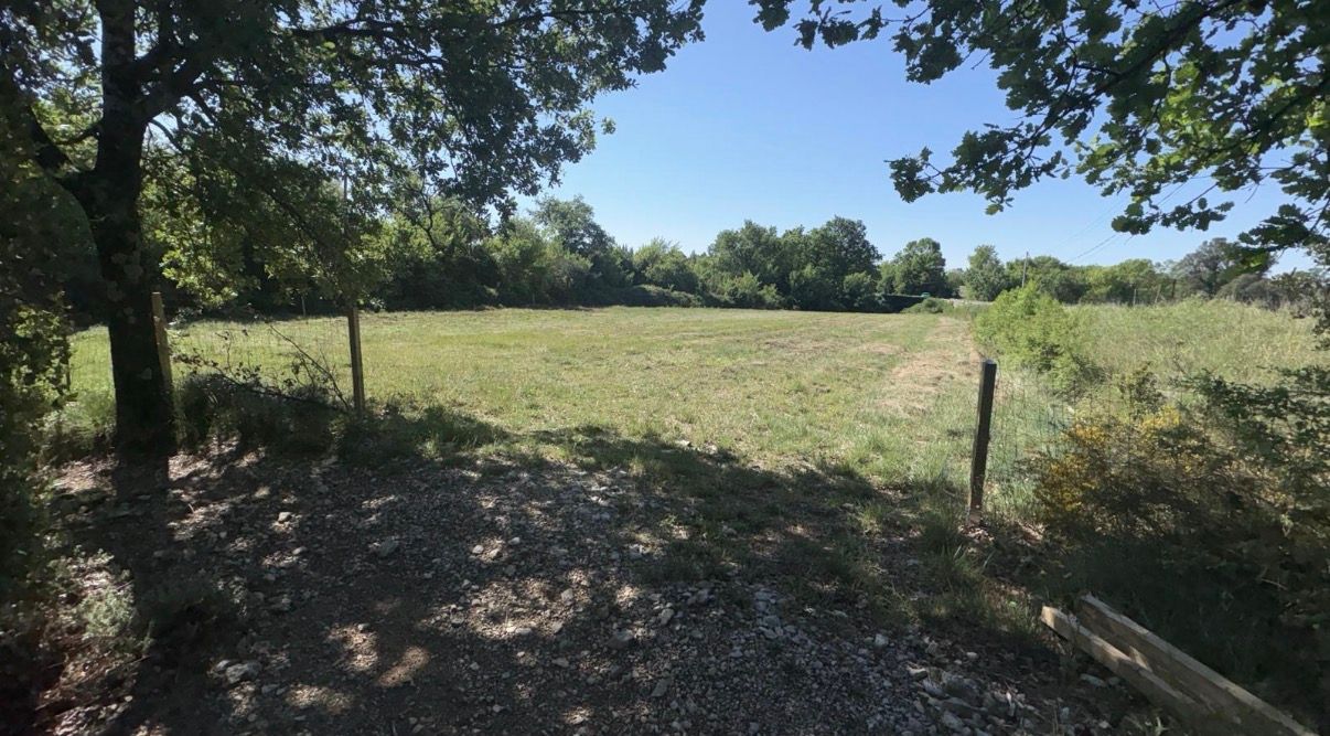 Terrain naturel de 3 421 m²  Cadre privilégié