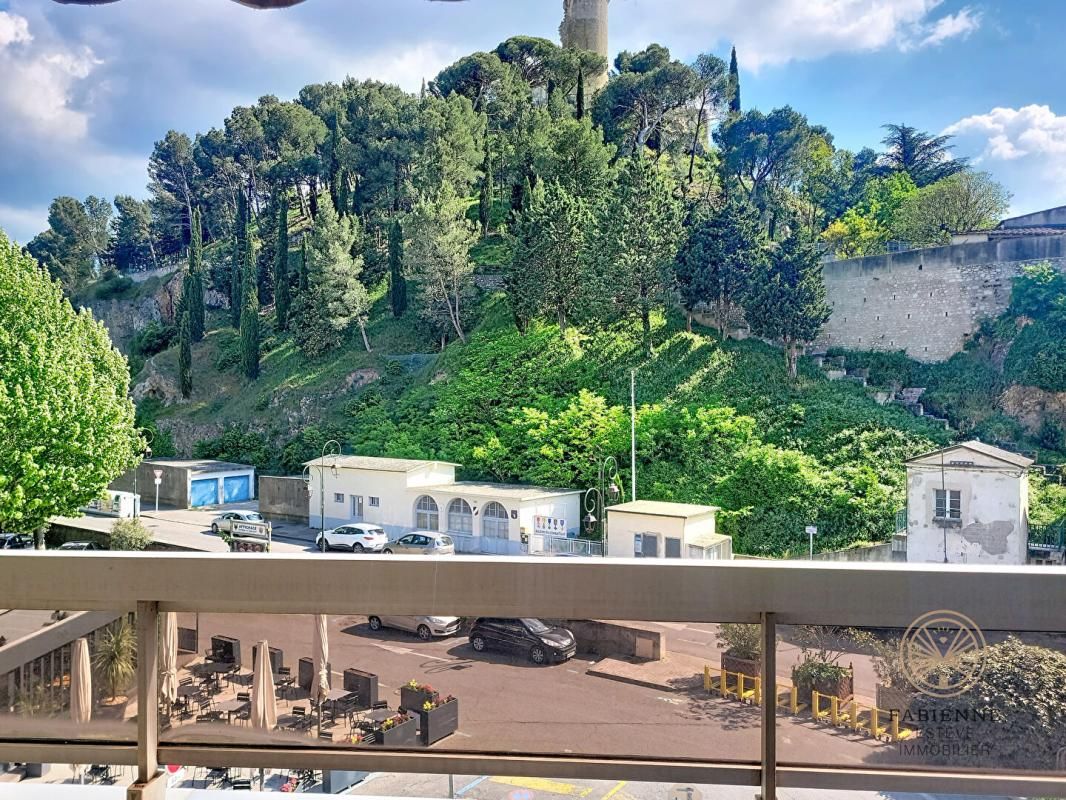 CHATEAURENARD Appartement 98m2 4 pièce(s) 2 chambres terrasse garage cave 3