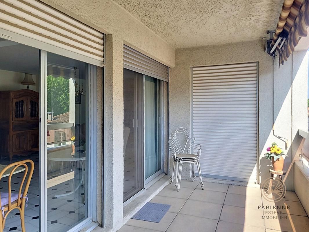CHATEAURENARD Appartement 98m2 4 pièce(s) 2 chambres terrasse garage cave 4