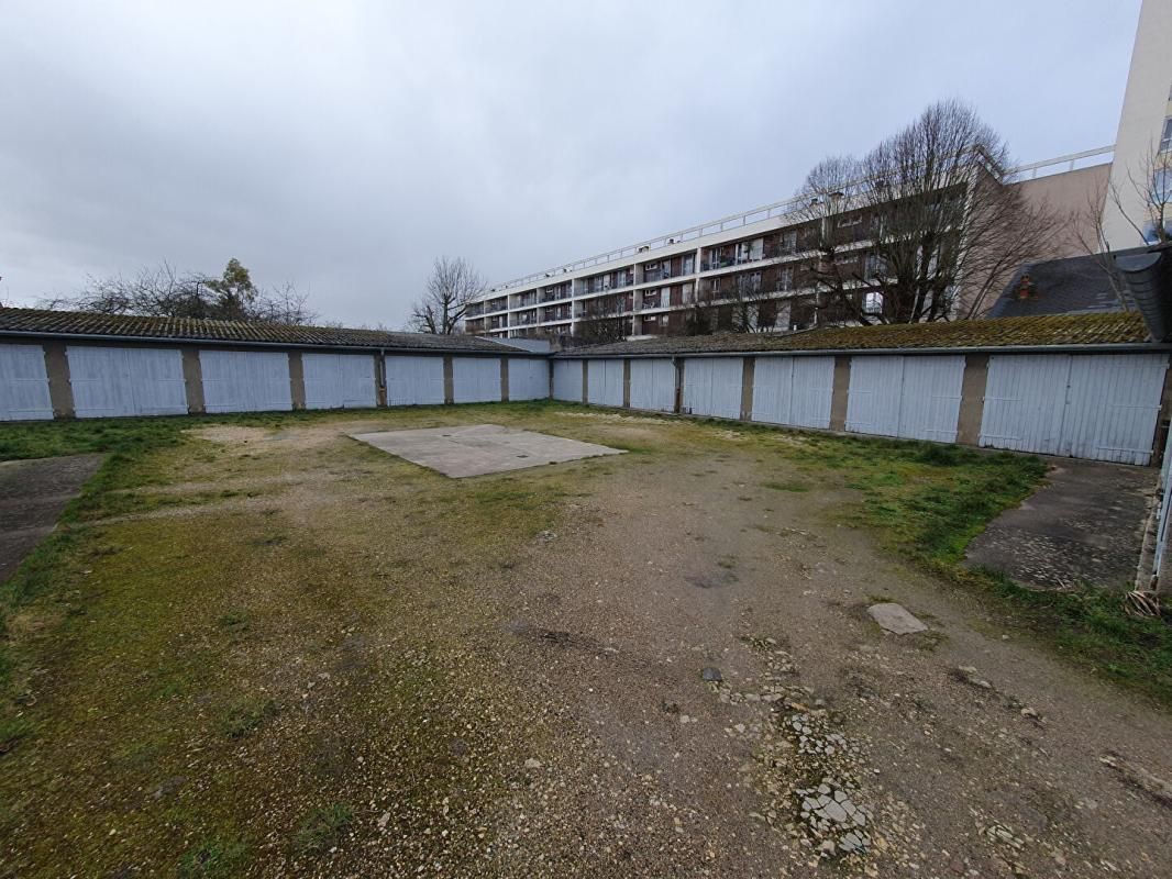 BOURGES Parking / box Bourges 2