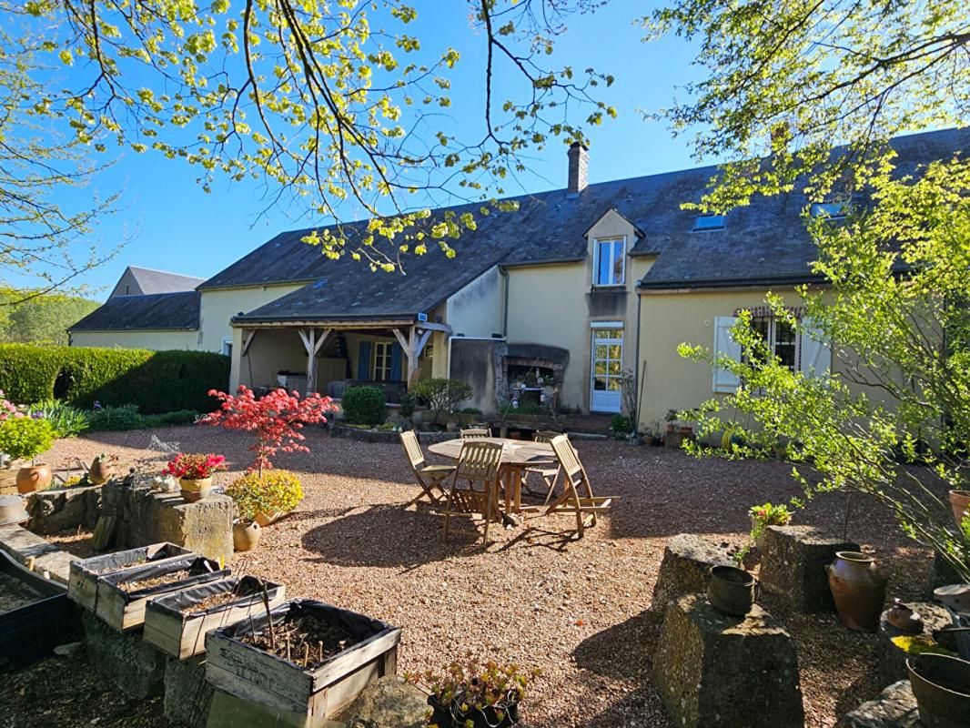 MOULINS-SUR-YEVRE CORPS DE FERME à Moulins sur Yèvre 2