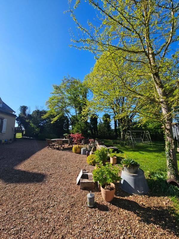 MOULINS-SUR-YEVRE CORPS DE FERME à Moulins sur Yèvre 3