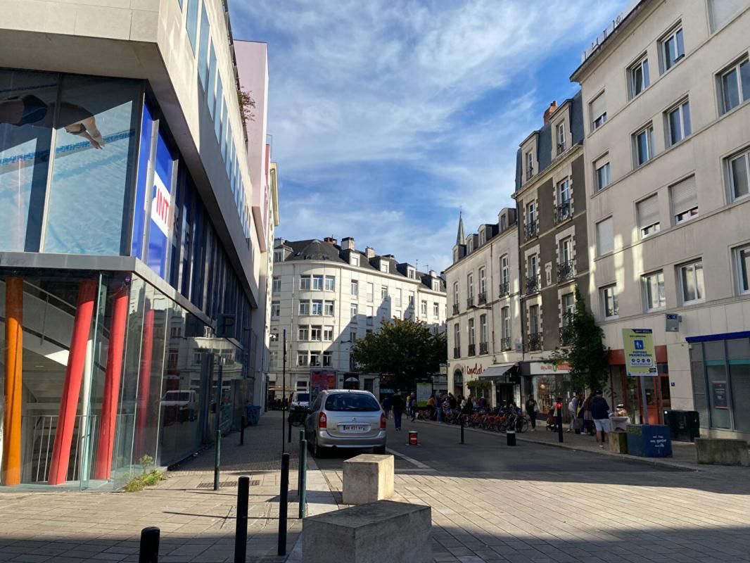 NANTES 44000 NANTES - LOCAL COMMERCIAL A LOUER 67 M² , QUARTIER BRETAGNE 3