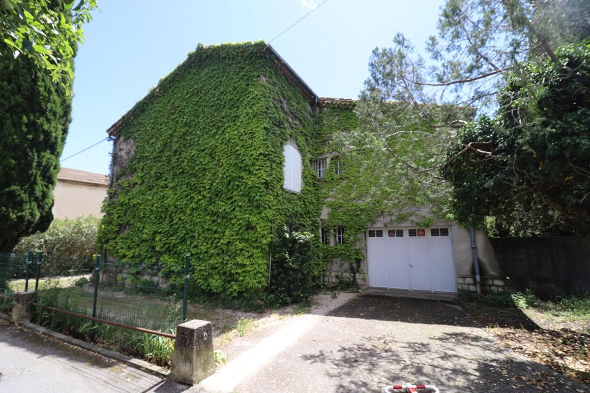 VILLENEUVE-LES-AVIGNON Maison Villeneuve Les Avignon 10 pièce(s) 300 m2 2