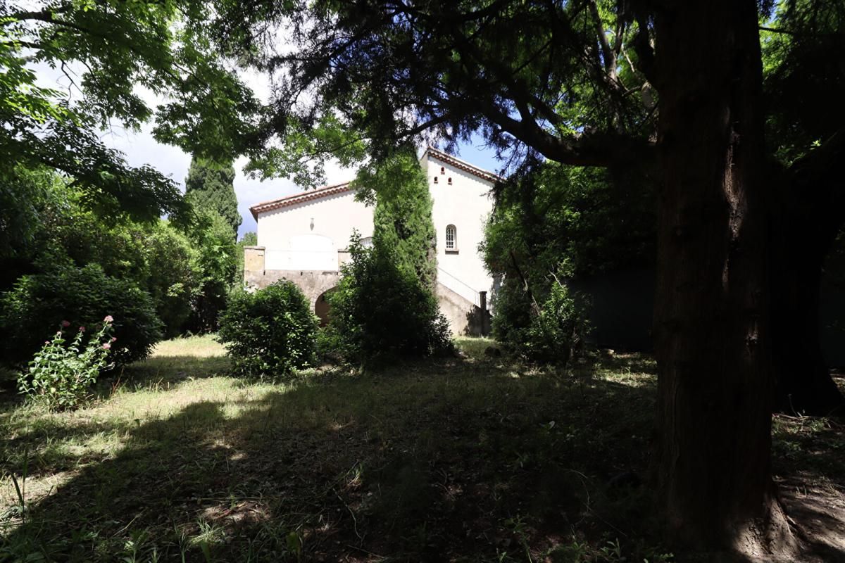 VILLENEUVE-LES-AVIGNON Maison Villeneuve Les Avignon 10 pièce(s) 300 m2 3