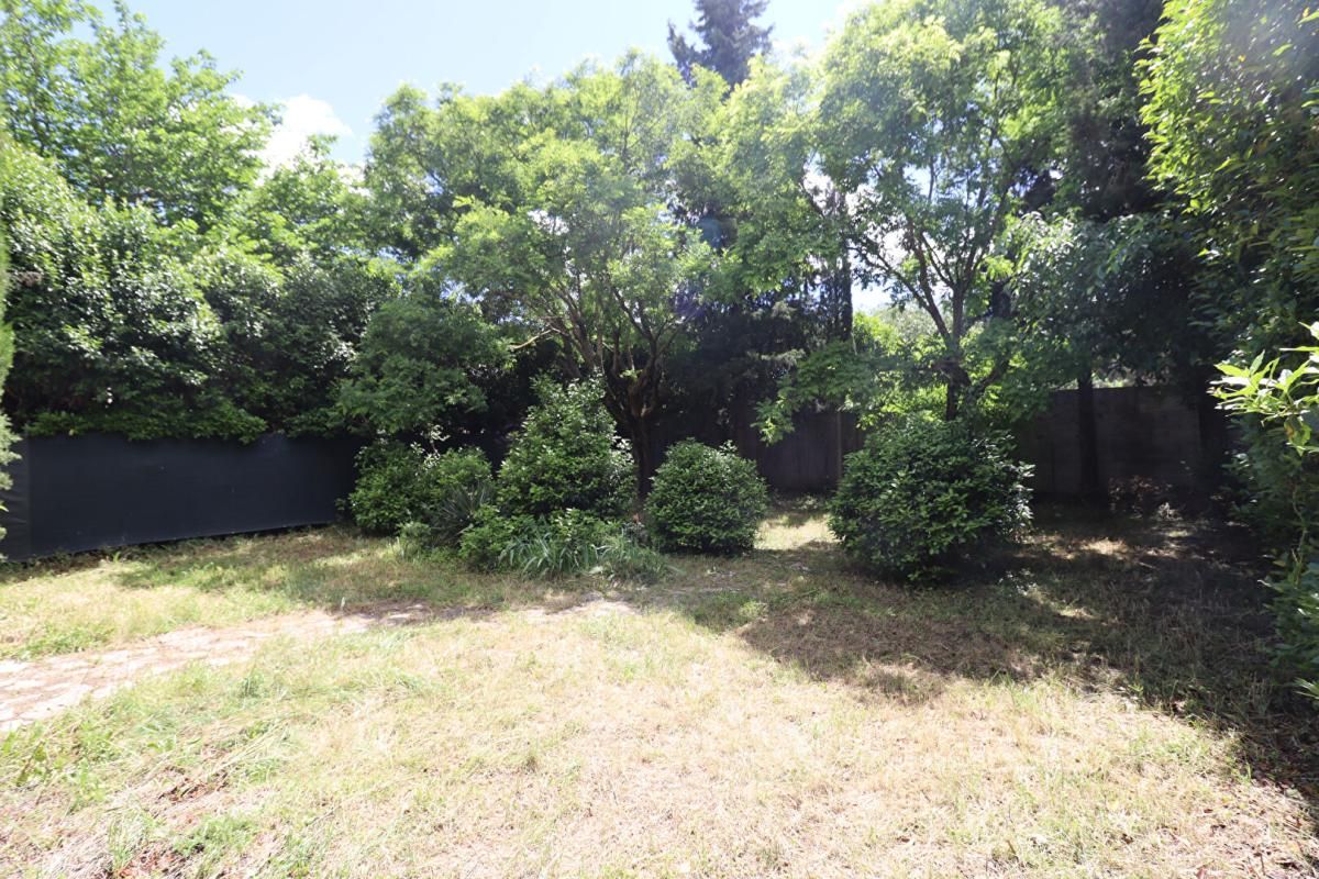 VILLENEUVE-LES-AVIGNON Maison Villeneuve Les Avignon 10 pièce(s) 300 m2 4