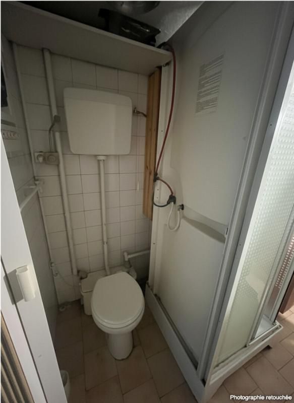 NEUILLY-SUR-SEINE Local de 12m2 avec un chassis ouvrant à NEUILLY SUR SEINE 3