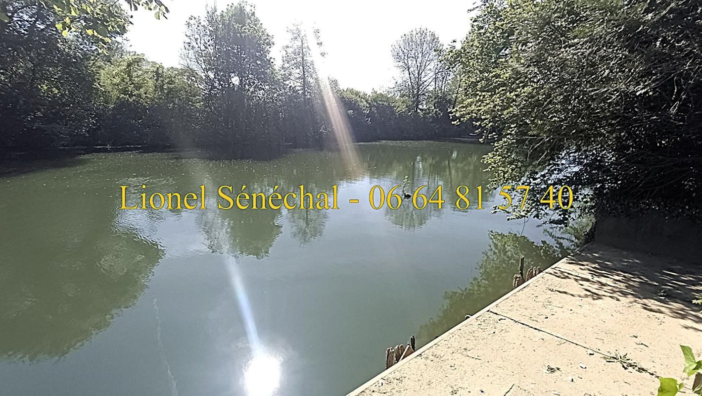 LA GUIERCHE Terrain de loisirs de plus de 800 m2  + un abri en dur de plus de 20 m2avec un abri au bord de la rivière à La Guierche 2