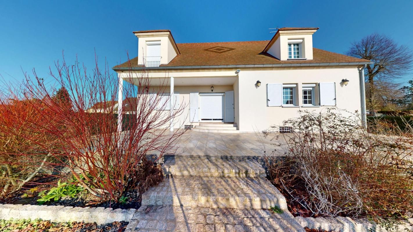 OZOIR-LA-FERRIERE PROPRIÉTÉ DE STANDING  284 m2 de 8 PIÈCES 499 000 1