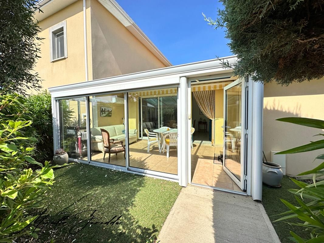 A VENDRE VILLA  Jonquieres Saint Vincent 4 piéces de 124m² avec véranda, parking et garage