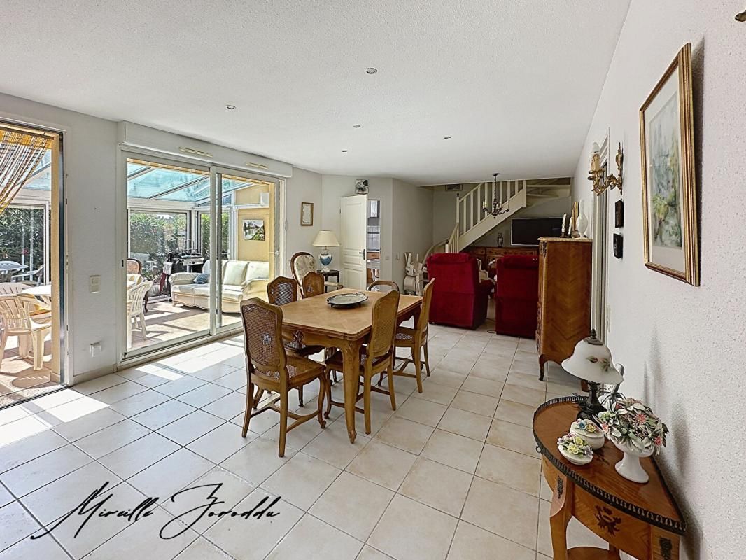 JONQUIERES-SAINT-VINCENT A VENDRE VILLA  Jonquieres Saint Vincent 4 piéces de 124m² avec véranda, parking et garage 3