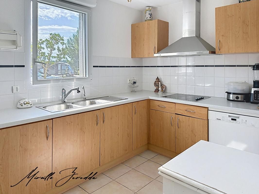 JONQUIERES-SAINT-VINCENT A VENDRE VILLA  Jonquieres Saint Vincent 4 piéces de 124m² avec véranda, parking et garage 4