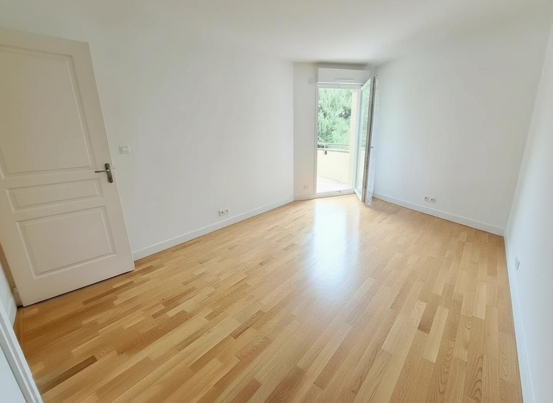 ANGERS Appartement T3 lumineux et calme avec terrasse et stationnement  secteur place Ney 4