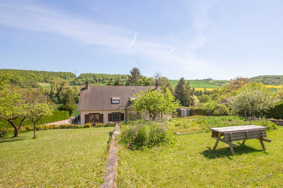 LES ANDELYS Maison de Maçon 122 m2 + Grand Sous sol ;sur un Terrain de 1,6 Hectare ? Les Andelys 1