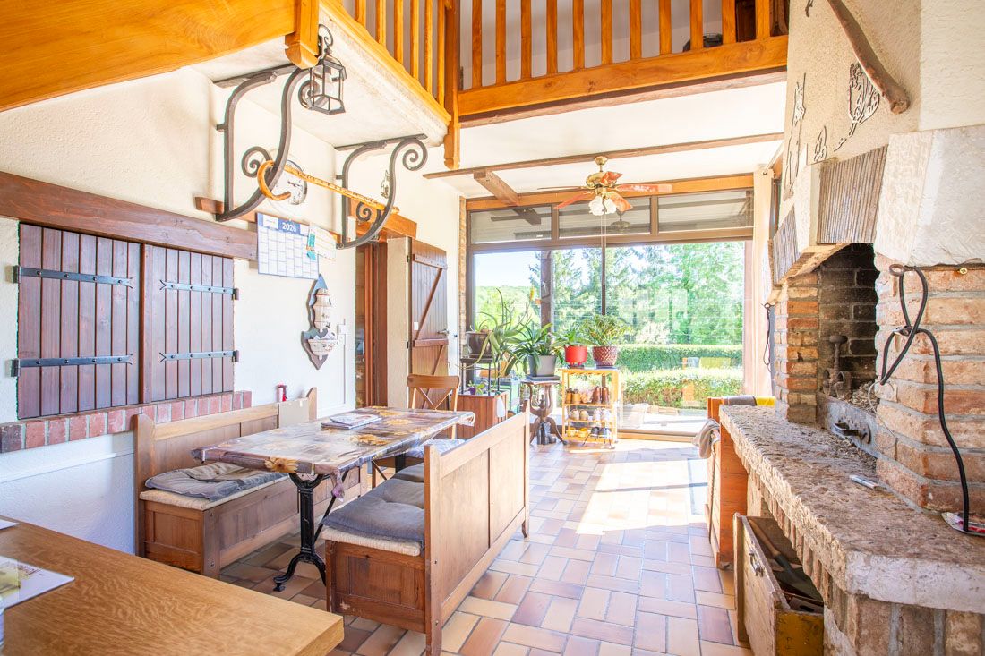 LES ANDELYS Maison de Maçon 122 m2 + Grand Sous sol ;sur un Terrain de 1,6 Hectare ? Les Andelys 2