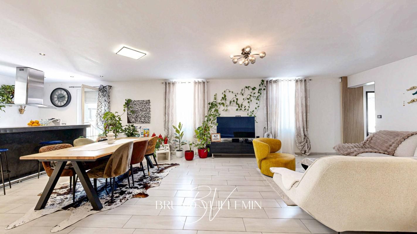 MAISON DE VILLE CONSTITUÉE DE 2 APPARTEMENTS INDÉPENDANTS ? FORT POTENTIEL LOCATIF