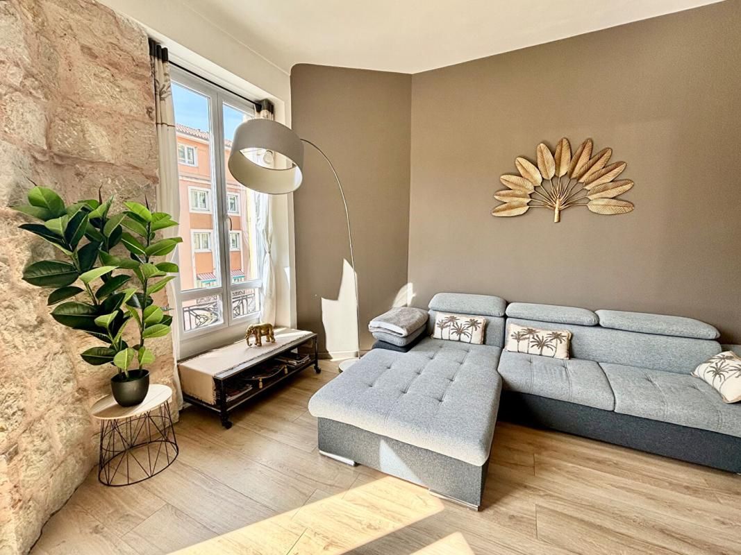 NICE Appartement Nice vieux port 2 pièces 45 m2 avec balcon 2