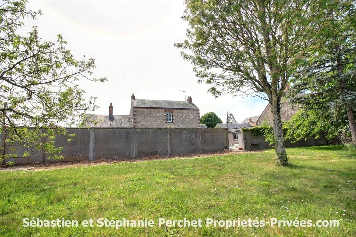 PATAY Beau potentiel ! Maison en pierre - 102 m² - 2 chambres -Terrain 3 547 m² - Garages 3