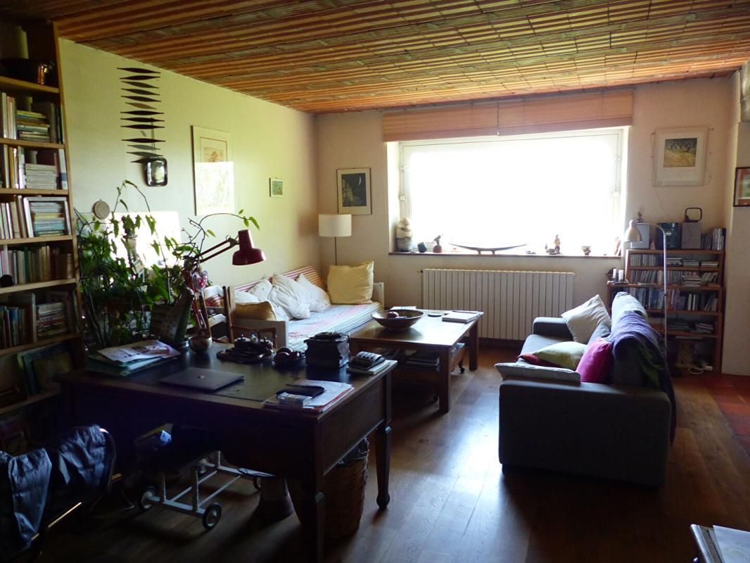 SAINT-AMAND-EN-PUISAYE Maison 3 pièce(s) 148 m2 avec atelier Viager Occupé 3